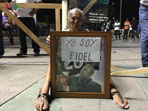 Bewegende Bilder zur Trauerfeier des Revolutionsführers Fidel Castro - ảnh 7