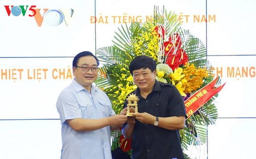 Parteisekretär von Hanoi Hoang Trung Hai gratuliert VOV - ảnh 1