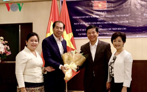 Freundschaftstreffen zwischen Vertertern aus Vietnam und Laos in Japan - ảnh 1