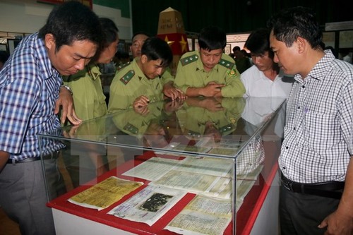 Ausstellung von Landkarten und Exponaten über Souveränität Vietnams auf Hoang Sa und Truong Sa  - ảnh 1