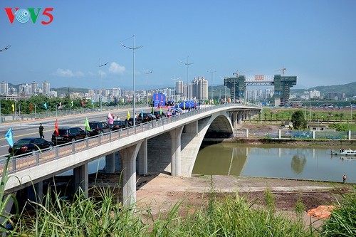 Vizepremierminister Truong Hoa Binh bei Einweihung der Brücke über Beilun - ảnh 1