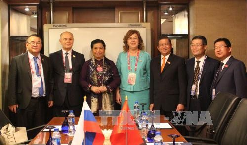   Vizeparlamentspräsidentin Tong Thi Phong trifft russische Vizeparlamentspräsidentin Olga Epifanowa - ảnh 1