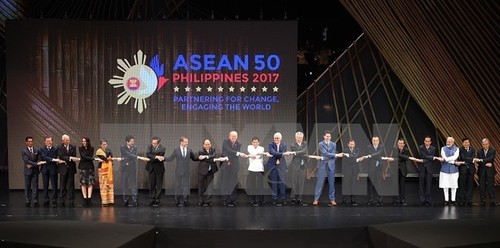Aktivitäten des vietnamesischen Premierministers Nguyen Xuan Phuc beim ASEAN-Gipfel  - ảnh 1