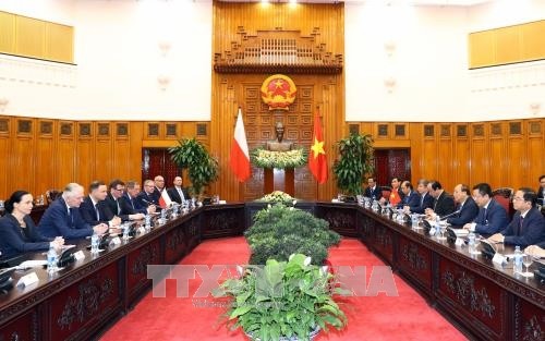 Premierminister Nguyen Xuan Phuc empfängt Polens Premierminister Andrzeij Duda - ảnh 1