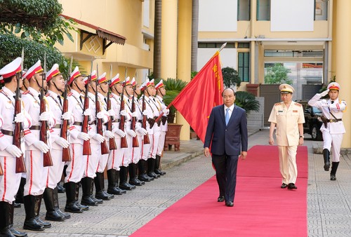 Sechs Lehren von Präsident Ho Chi Minh an die Volkspolizei sind Wegweiser für sie - ảnh 1