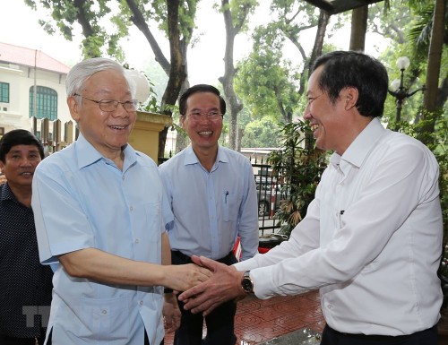 KPV-Generalsekretär Nguyen Phu Trong besucht Abteilung für Information und Erziehung der Partei - ảnh 1
