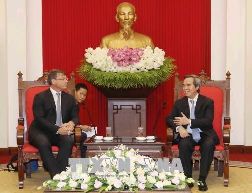 Leiter der Wirtschaftskommission der Partei Nguyen Van Binh empfängt australischen Botschafter - ảnh 1