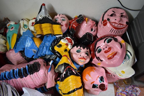 Letzte Familie in Hanoi, die Masken aus Boi-Papieren herstellt - ảnh 15
