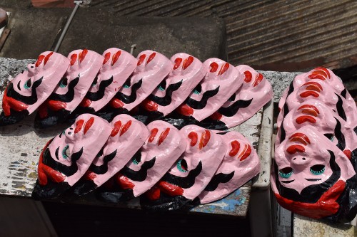 Letzte Familie in Hanoi, die Masken aus Boi-Papieren herstellt - ảnh 12