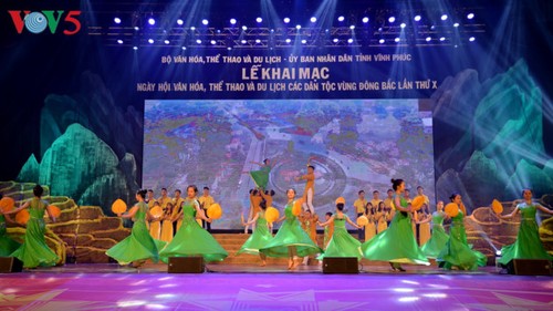 Eröffnung des Festivals der Kultur, des Sports und des Tourismus der verschiedenen Volksgruppen im Nordosten Vietnams - ảnh 19