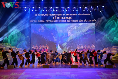 Eröffnung des Festivals der Kultur, des Sports und des Tourismus der verschiedenen Volksgruppen im Nordosten Vietnams - ảnh 5