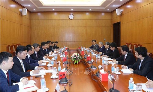 Zusammenarbeit zwischen Zentralwirtschaftskommission Vietnams und Forschungszentrum für Entwicklung im chinesischen Parlament - ảnh 1