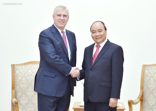 Premierminister Nguyen Xuan Phuc empfängt Prinz von Großbritannien - ảnh 1