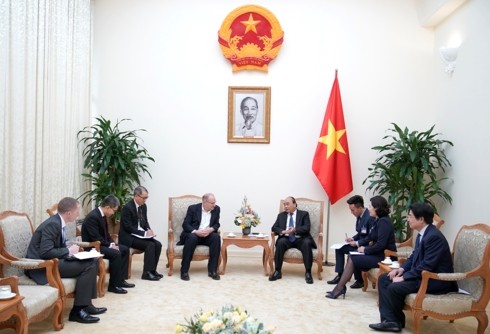 Premierminister Nguyen Xuan Phuc empfängt Chefs einiger internationaler Konzerne - ảnh 1
