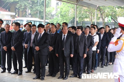 VOV-Leiter sind bei Trauerfeier von ehemaligen Staatspräsidenten Le Duc Anh - ảnh 1