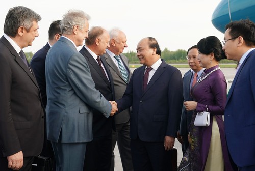Premierminister Nguyen Xuan Phuc ist in der russischen Stadt Sankt Petersburg angekommen - ảnh 1