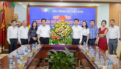 Sekretär der Zentralparteiorgane beglückwünscht VOV zum Tag der vietnamesischen Presse - ảnh 1