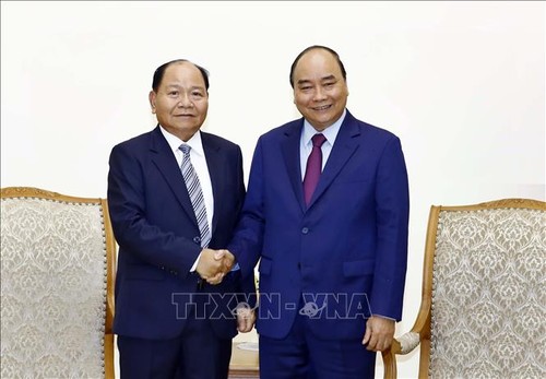 Premierminister Nguyen Xuan Phuc empfängt laotischen Innenminister - ảnh 1