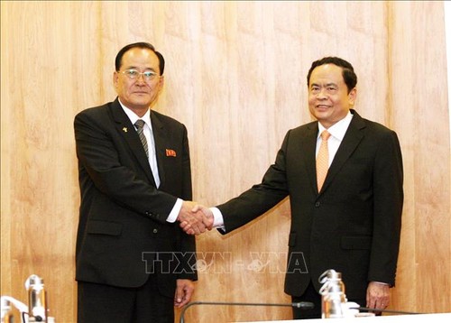 Vorsitzender der Vaterländischen Front Vietnams Tran Thanh Man empfängt Delegation aus Nordkorea - ảnh 1