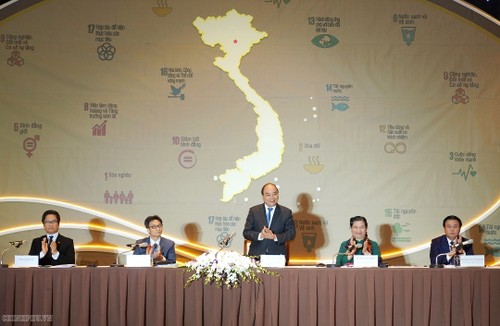 Premierminister Nguyen Xuan Phuc nimmt an Landeskonferenz zum Thema nachhaltige Entwicklung teil - ảnh 1