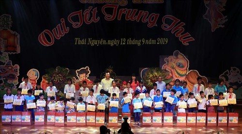 Viele Aktivitäten zum Vollmondfest in Vietnam - ảnh 1