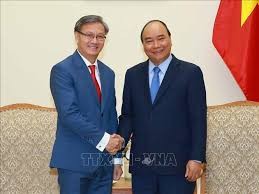 Premierminister Nguyen Xuan Phuc empfängt den laotischen Botschafter - ảnh 1