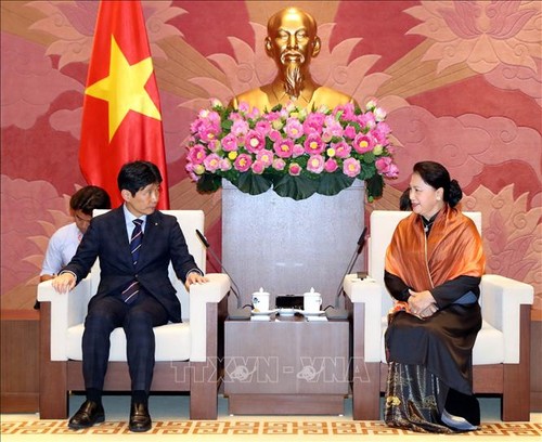 Parlamentspräsidentin Nguyen Thi Kim Ngan empfängt  Vertreter der japanischen Provinz  Gunma - ảnh 1