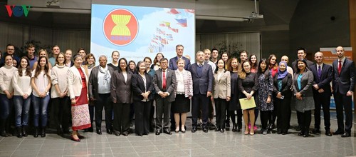 Verbesserung des Images der ASEAN-Gemeinschaft in Tschechien - ảnh 1
