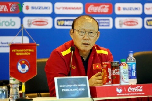 Fußballtrainer Park Hang-seo übergibt Premiere an Wohltätigkeiten - ảnh 1