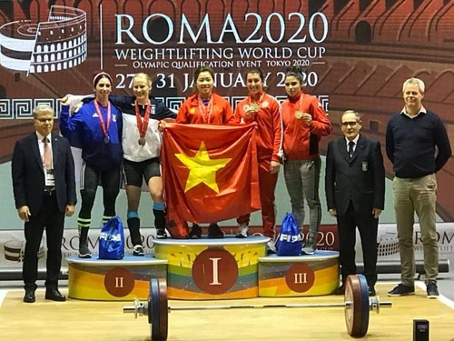 Hoang Thi Duyen gewinnt Goldmedaille im Gewichtsheben in Rom - ảnh 1