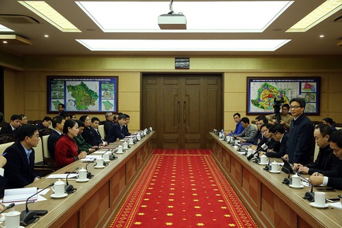 Vizepremierminister Vu Duc Dam kommt nach Vinh Phuc wegen des Coronavirus - ảnh 1