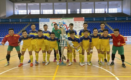 Vietnamesische Futsalmannschaft siegt in Spanien - ảnh 1