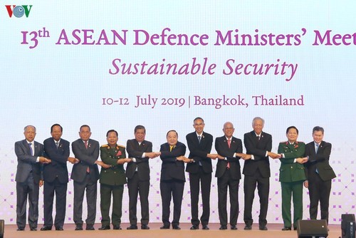 Eröffnung der Klausursitzung der ASEAN-Verteidigungsminister - ảnh 1
