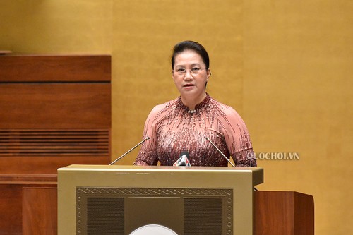 Parlamentspräsidentin Nguyen Thi Kim Ngan trifft Vorbilder bei der Bewahrung der Sicherheit des Landes - ảnh 1