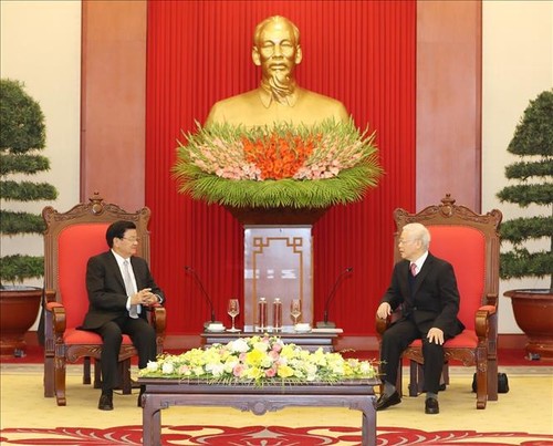 KPV-Generalsekretär, Staatspräsident Nguyen Phu Trong empfängt laotischen Premierminister Thongloun Sisoulith - ảnh 1