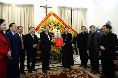Vizepremierminister Truong Hoa Binh beglückwünscht Katholiken zu Weihnachten - ảnh 1