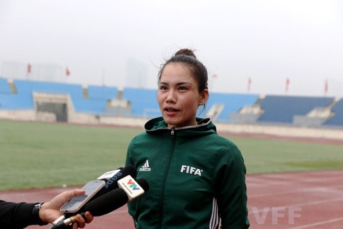 Vietnamesische Fußball Richterinnen können bei der Meisterschaft der Männer mitmachen - ảnh 1