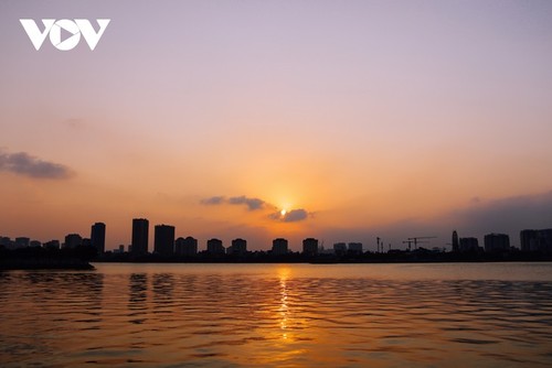 Schönheit Hanois bei Sonnenuntergang am Westsee - ảnh 4