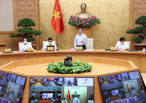 Premierminister Pham Minh Chinh tagt mit Ministerien und Provinzen online über COVID-19-Bekämpfung - ảnh 1