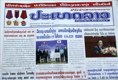 Laotische Presse berichtet ausführlich über Besuch des vietnamesischen Staatspräsidenten in Laos - ảnh 1