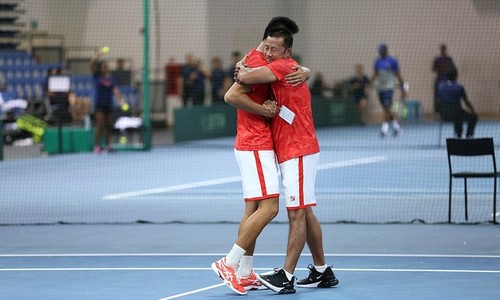 Vietnamesische Tennisauswahl hat ersten Sieg bei Davis Cup errungen - ảnh 1