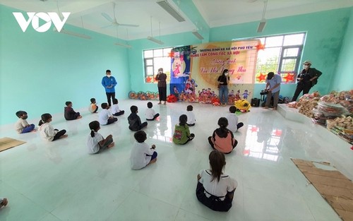 Vollmondfest für Kinder der armen Familien im bergigen Kreis Son Hoa in Phu Yen - ảnh 1