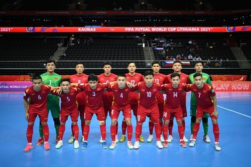 Vietnamesische Futsalmannschaft steht im Achtelfinal der Weltmeisterschaft 2021 in Litauen - ảnh 1