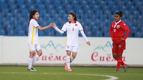 Die vietnamesische Fußballmannschaft der Frauen siegt sensationell gegen die Mannschaft aus Malediven - ảnh 1