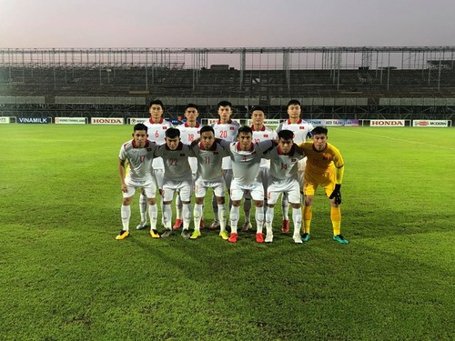 Freundschaftsspiel: Fußballmannschaft der U23 Vietnams gegen U23 Tadschikistan 1:1 - ảnh 1