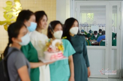Einzigartige Hochzeiten in Vietnam während der COVID-19-Pandemie - ảnh 9