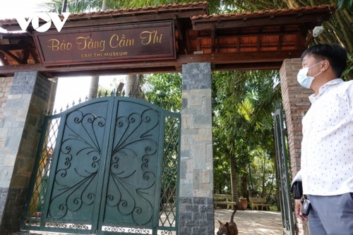Besuch in “Cam Thi-Museum” mit einzigartigen Antiquitäten in Tay Do - ảnh 1