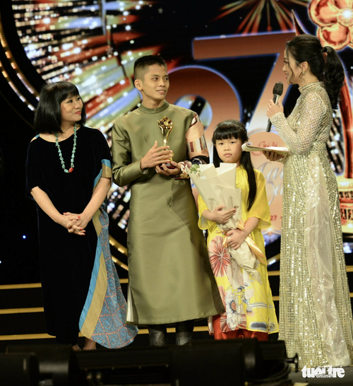 Verstorbene Sängerin Phi Nhung und Künstler Quyen Linh werden mit dem Goldenen Mai-Preis geehrt - ảnh 1