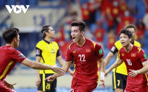 Kartenverkauf für Fußballspiel Vietnam-Oman hat begonnen - ảnh 1