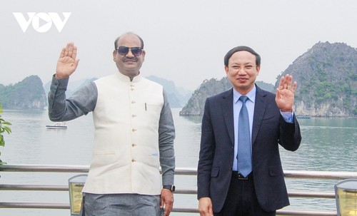   Präsident des indischen Unterhauses Om Birla besucht Halong-Bucht - ảnh 1